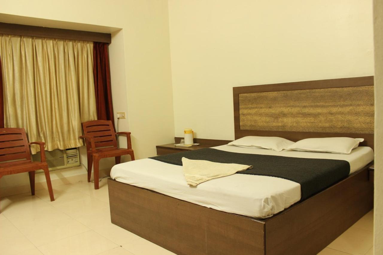 Hotel Laxmibai Palace Shirdi Exterior photo