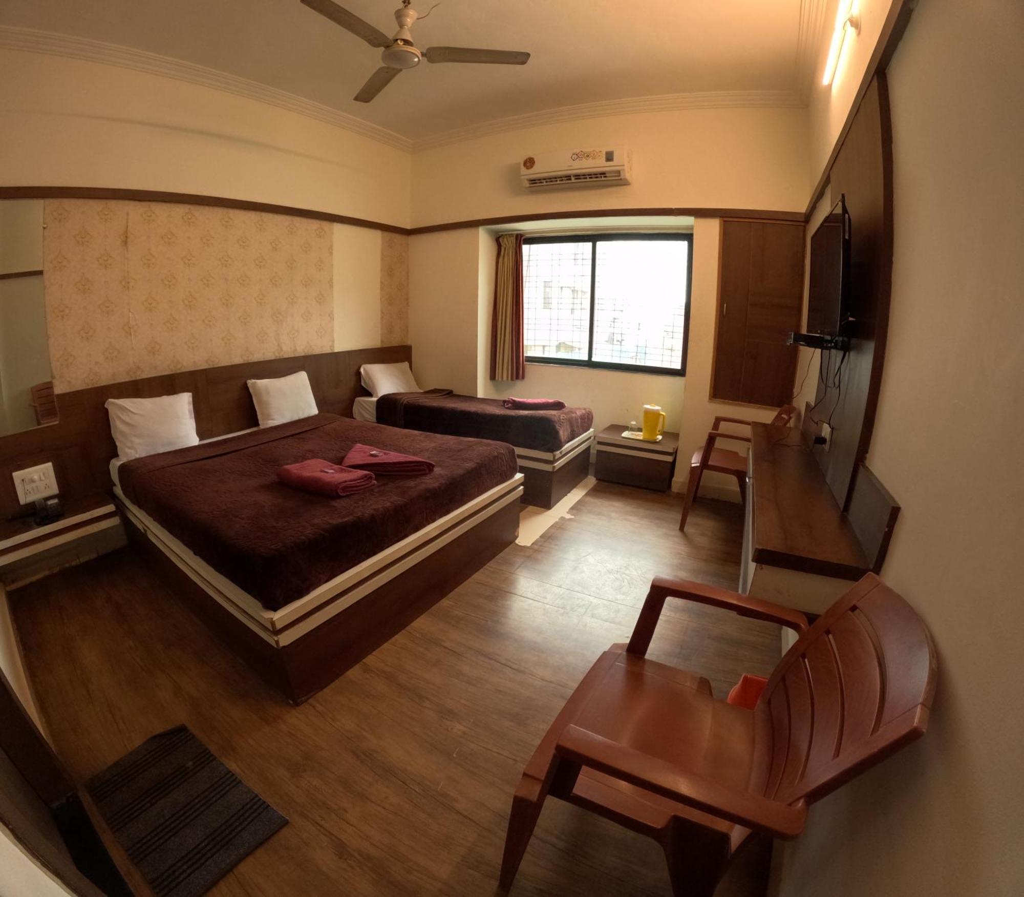 Hotel Laxmibai Palace Shirdi Exterior photo